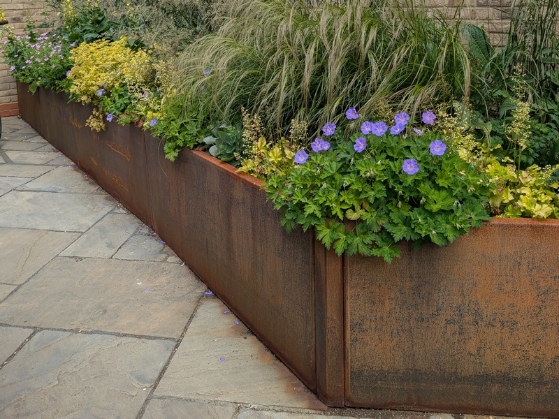 Corten-planter with 45deg-ext-cnr.jpg